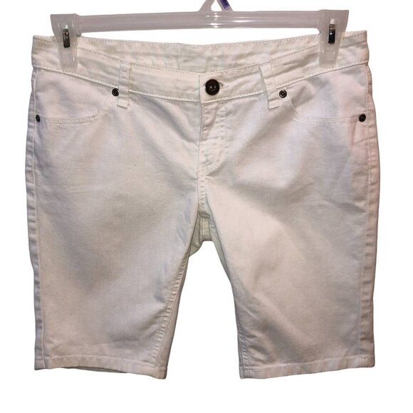 City Streets Womens Size 9 White Metal Studded Pockets Denim Jean Bermuda Shorts - Picture 2 of 9